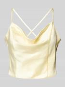 Korte top met watervalhals en vetersluiting