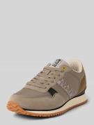 Sneakers met vetersluiting en labeldetail