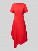 Getailleerde midi-jurk met ruches en asymmetrische rok