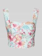 Kort blouseshirt met smokdetails aan de achterkant