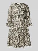 Knielange jurk met V-hals, model 'Jusia'