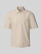 Regular fit vrijetijdsoverhemd met kentkraag en borstzak