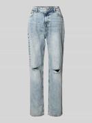 Straight leg jeans in destroyed-look