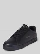 Sneakers met labeldetails
