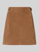 Minirok van echt chevreau-suède met sierapplicatie