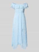 Avondjurk met broderie anglaise en strikceintuur