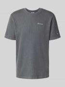 T-shirt met structuurmotief en ronde hals