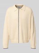 Gebreid jack met polokraag en knoopsluiting