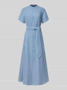 Getailleerde midi jurk van een mix van zijde en linnen met katoen