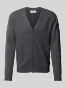 Gebreid jack met V-hals, model 'KARL'