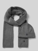 Sjaal en muts van wol in een set