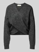 Gebreide pullover in wikkellook, model 'Zinelle Hope'