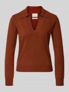 Gebreide pullover van wol met platte kraag en V-hals