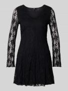 Kanten mini-jurk met V-hals, model 'ALBA'