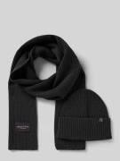 Muts en sjaal in een set van puur katoen