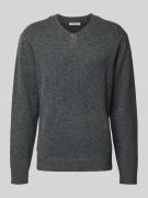 Relaxed fit gebreide pullover met V-hals, model 'MOVE'
