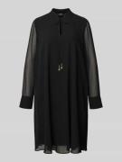 Knielange jurk met opstaande kraag, model 'Delilah'