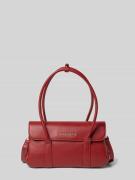 Handtas met labelapplicatie