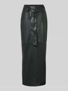 Nauwsluitende midirok met steekvakken opzij, model 'VACARO'