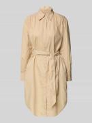 Knielange jurk met strikceintuur, model 'Delegant'