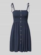 Getailleerde vrijetijdsjurk met gesmokte borst, model 'NOVA'