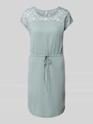 Getailleerde knielange jurk met kant, model 'SINDY LIFE'