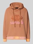 Hoodie met siersteentjes en extra brede schouders