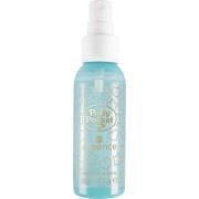 essence Polly Pocket Hydro Fixing Spray 01 I'm Not Small, I'm Fun