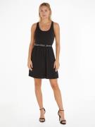 NU 20% KORTING: Calvin Klein Jerseyjurk RACERBACK LOGO ELASTIC DRESS