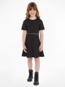 Calvin Klein Blousejurk PUNTO LOGO TAPE SS DRESS voor kinderen tot 16 ...