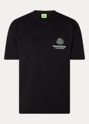 New Amsterdam Surf Association Tall Grass T-shirt met logo- en backpri...